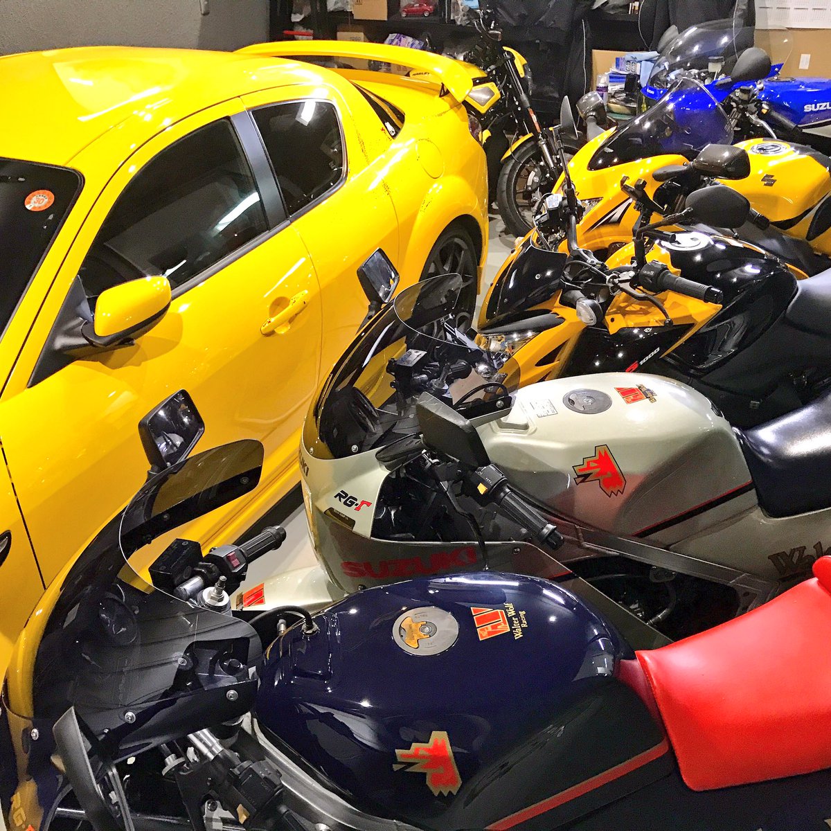 love_yellow_car's tweet photo. なんとかガレージに全車両が収まった(￣▽￣)
#RG400  #RG400Γ #2stoke #gsxs1000 #gs1200ss #gsx1300r #vrod #vrscdx #nightrodspecial #hayabusa #隼 #男のバイク #RX8 https://t.co/kYAdf8fDQA