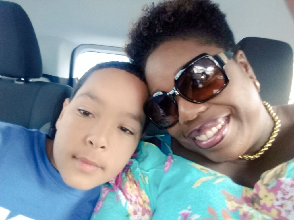 MsAmyArrindell's tweet photo. We are #Blessed beyond measure😇
#Smiling
#Mother&Son
#MiDushi
#Aruba https://t.co/D7cZoG25L0