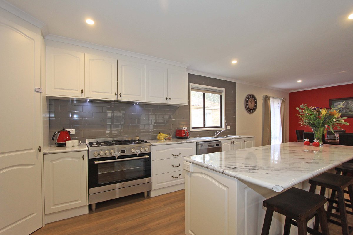 TODDProperty's tweet photo. NEW TO MARKET - COMING SOON!!! @TODDProperty @HeathcoteVic #stunningkitchen #woodfire #heathcote https://t.co/M7LBW1Jxfe