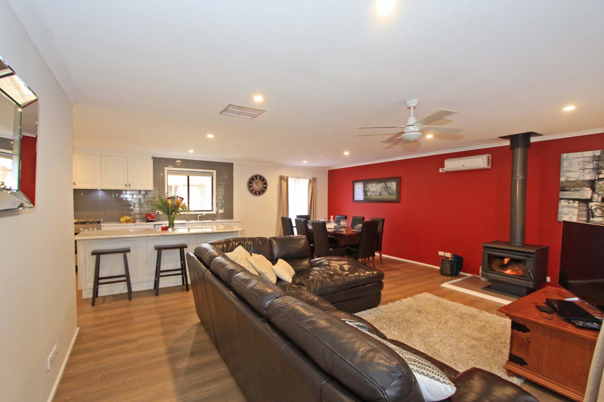 TODDProperty's tweet photo. NEW TO MARKET - COMING SOON!!! @TODDProperty @HeathcoteVic #stunningkitchen #woodfire #heathcote https://t.co/M7LBW1Jxfe
