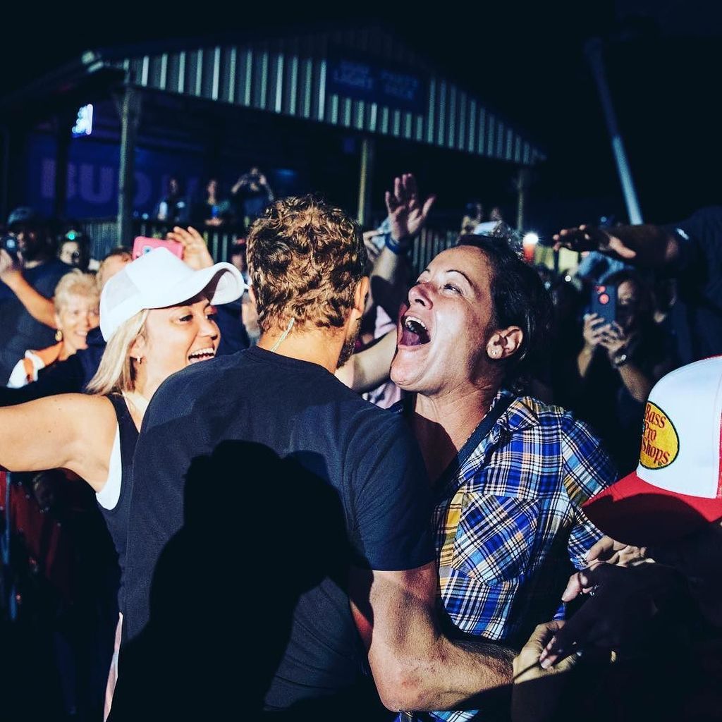 DierksBentley's tweet photo. feeling was mutual. thanks Buffalo/Darien Lake. https://t.co/zstHNzAkpV https://t.co/S8fUmZNvW7