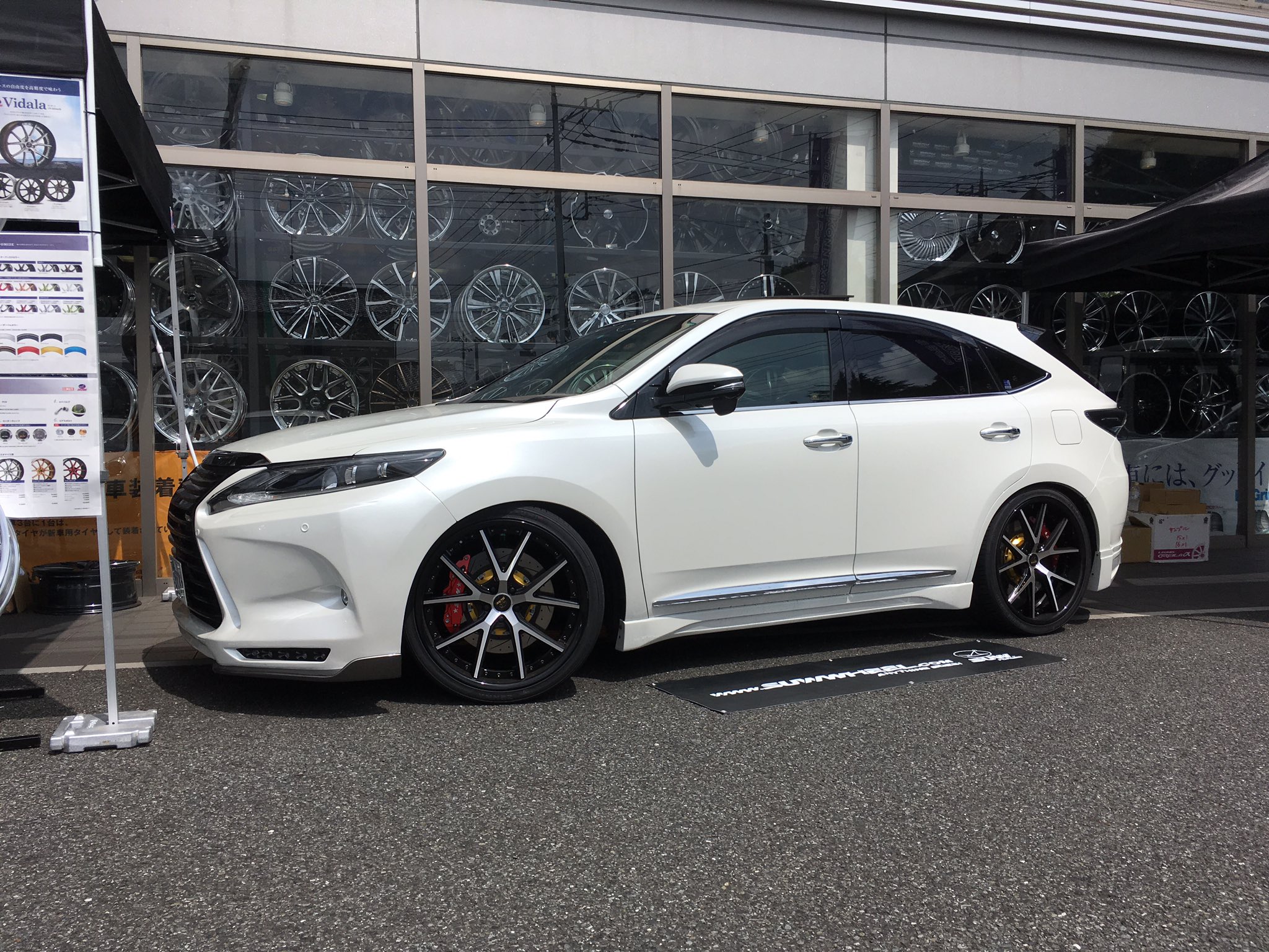達也 ファイナルコネクション初出店にてカーポートマルゼン埼玉本店様でイベント行っています 期間は8月5日 6日の二日間 二日間限定 車高調 ホイール大特価中 ホイール等有名なクライメイトさんも出店しております ファイナルコネクション カー