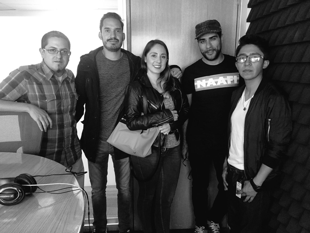 giovandj's tweet photo. Terminando la entrevista en #samesessions con @MartinParra @digitdgt previo a su participación mañana con @TimingAgency #oldschool #djlife https://t.co/mpR1VqPmhX