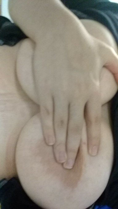 Bored taking nudes in the bathroom https://t.co/94GJAg5Qmt<a href="/tag/tittytuesday"class="tags"><span>#tittytuesday</span></a>