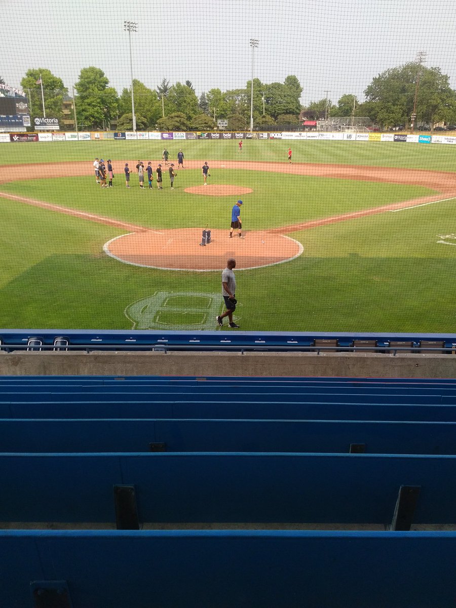 HarbourCats's tweet photo. Our guys want to play baseball -- Friday evening workout at RAP #letsplaymore #playoffchase @WCLBaseball #atPortAngtomorrow https://t.co/CMC8jQDUSj