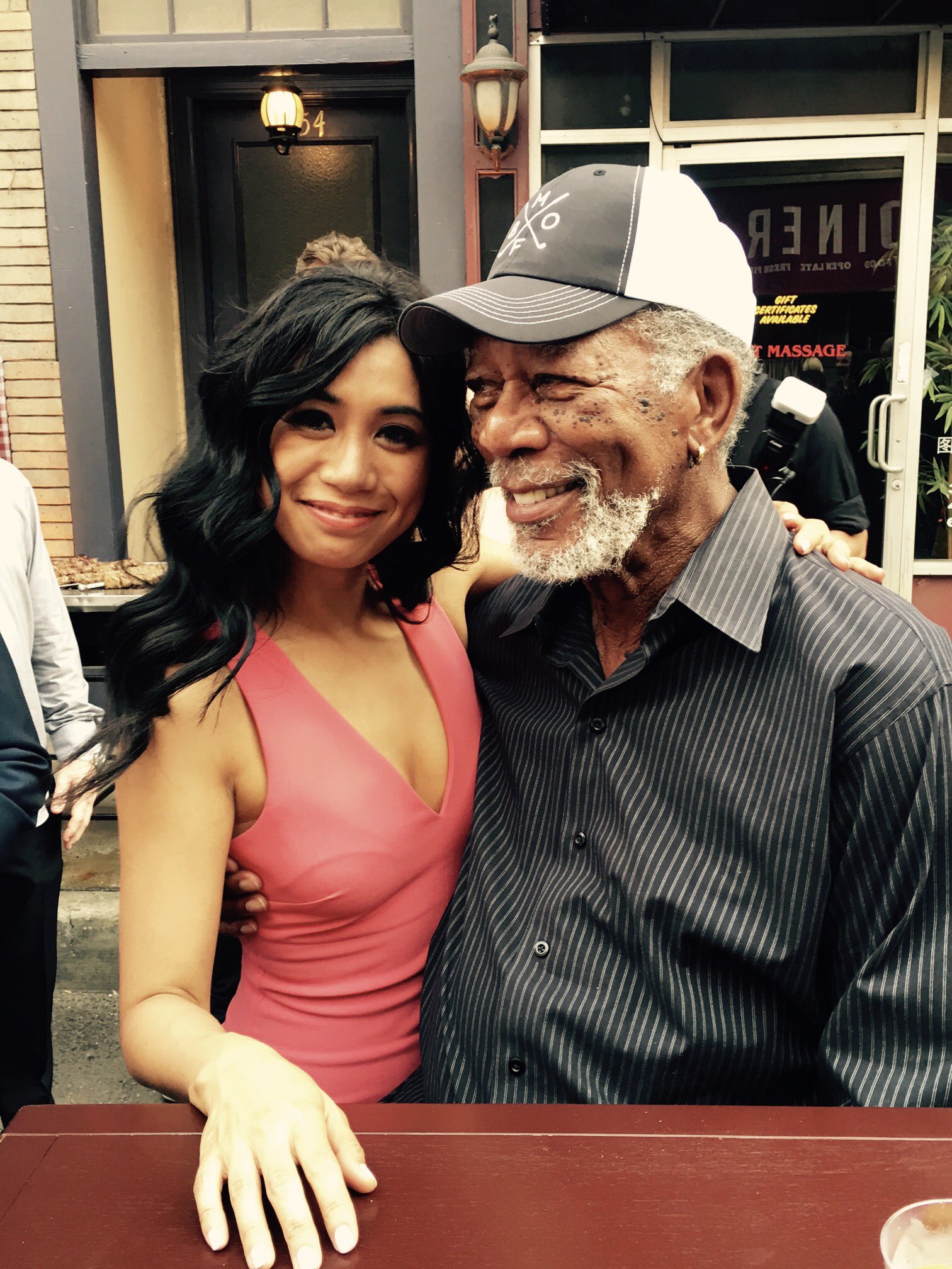 DGbB4mqUQAEyNhF.jpg:large