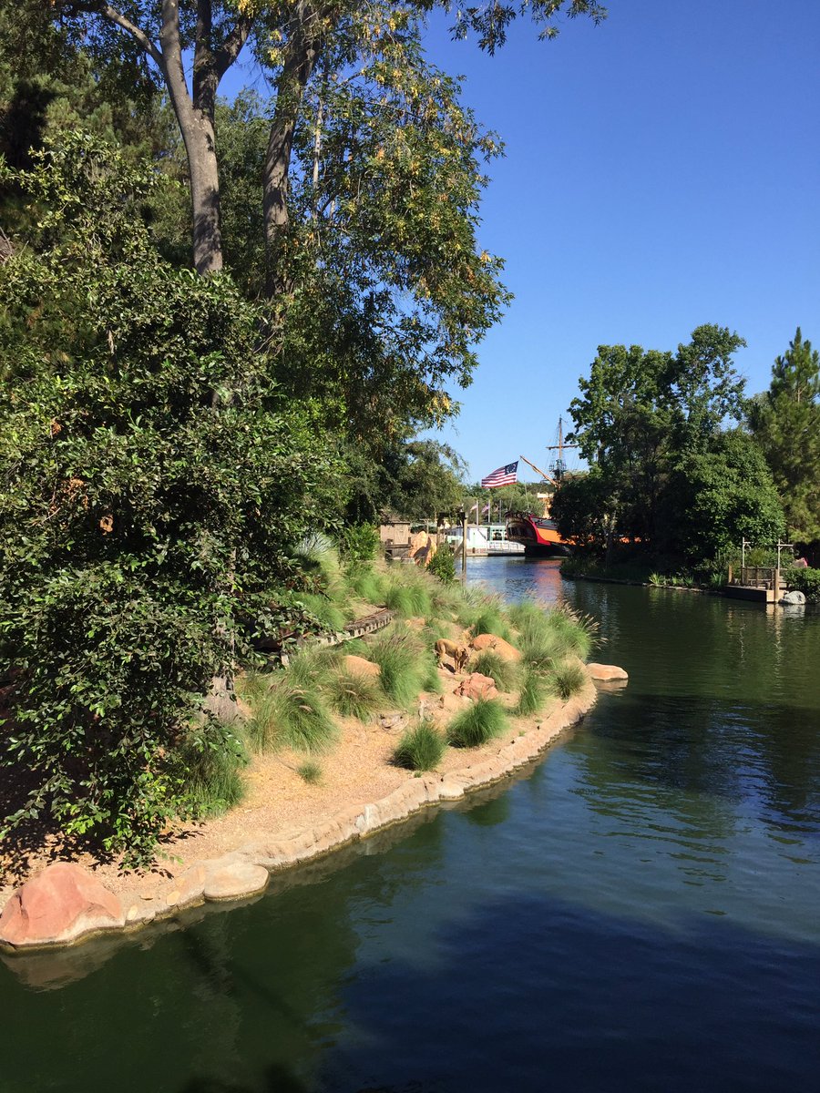 LaurasMiscMovie's tweet photo. More scenes from the #MarkTwain #ReturnoftheClassics #Disneyland https://t.co/d0IKnK02Jx