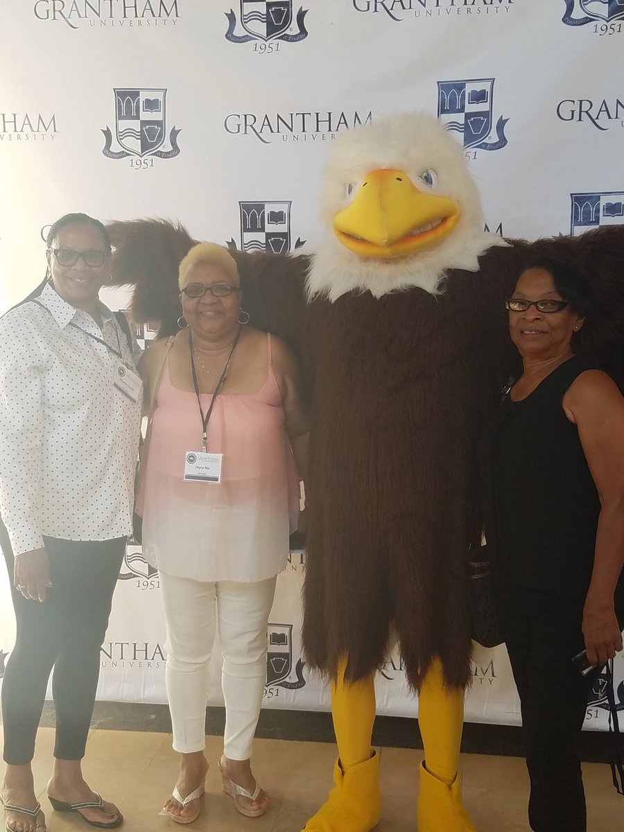 UAGrantham's tweet photo. GU is proud of these 3 sisters who are graduating together tomorrow! Great job ladies!#granthamgrad 🎓 #family https://t.co/IucrlqMkCW