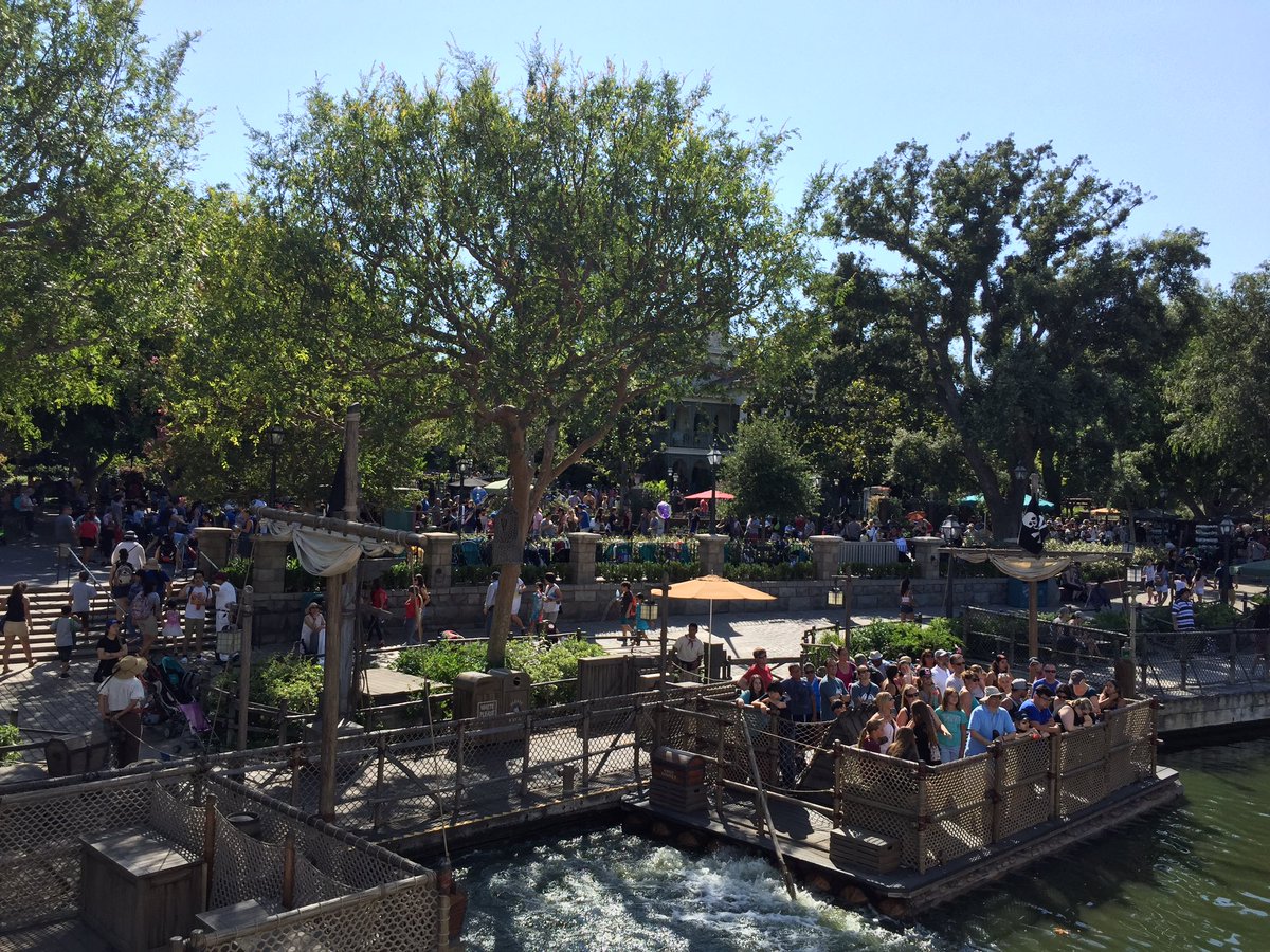 LaurasMiscMovie's tweet photo. Scenes from the #MarkTwain #ReturnoftheClassics #Disneyland https://t.co/TX58JF3VeD