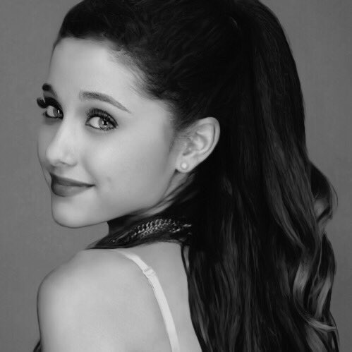 ❝Yo te recordaba con cariño,  quizás el tiempo no basta para envenenar cómo me hacias sentir.❞