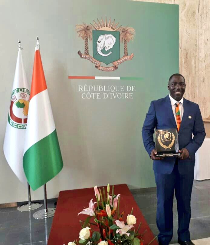 AFRICTIVISTES's tweet photo. Félicitations a @cyriacgbogou, Lauréat Prix de l'Excellence @Gouvci, Meilleure Vulgarisation des TIC. Congrats Cyriac, 2017Best ITC Outreach https://t.co/6UHkQScJ0B