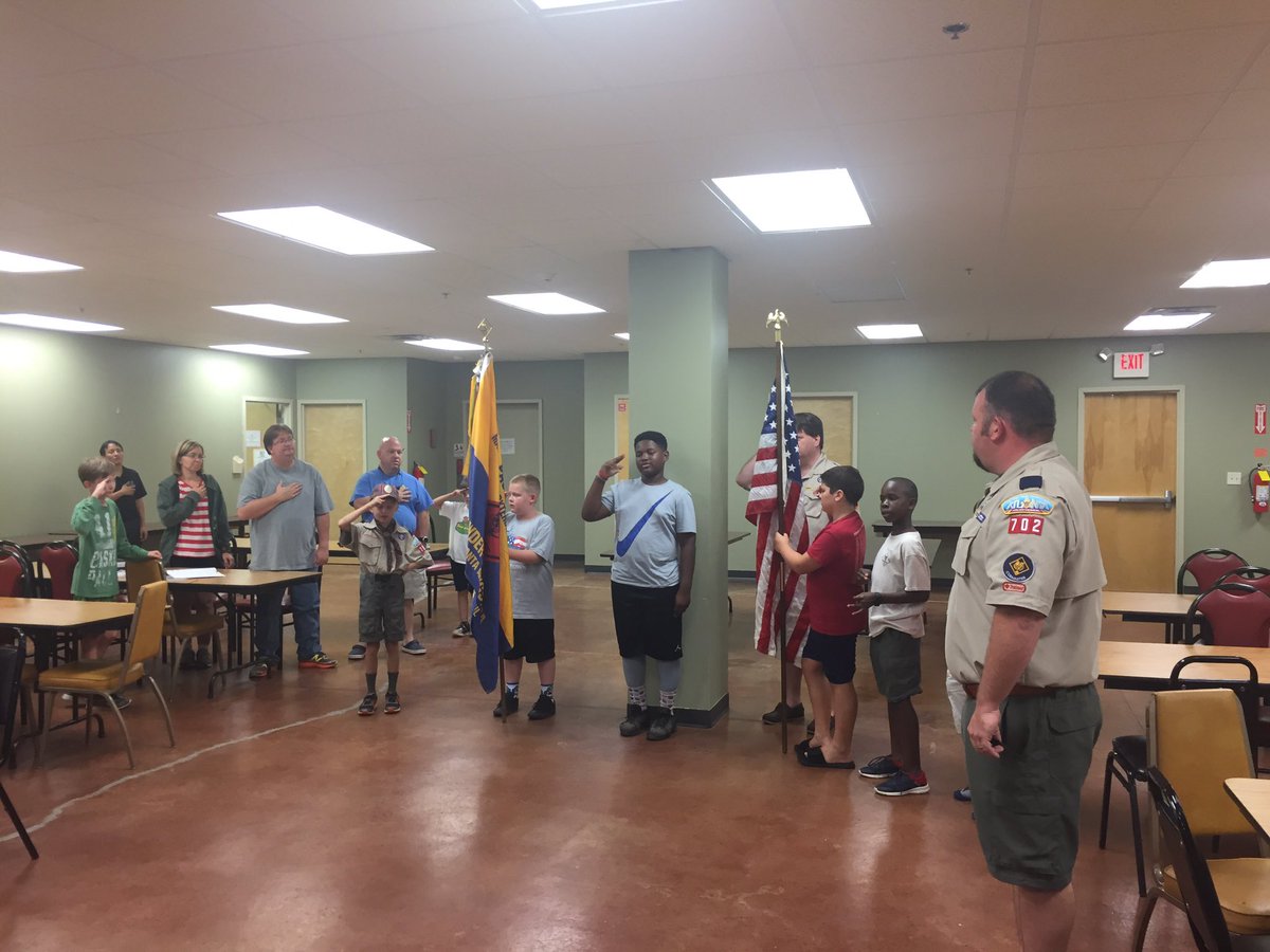 BSAPack702's tweet photo. #pack702 #cubscouts #DenMeeting #flag ceremony lead by #Den1 #WEBELOS2 https://t.co/FlDa7zgWD1