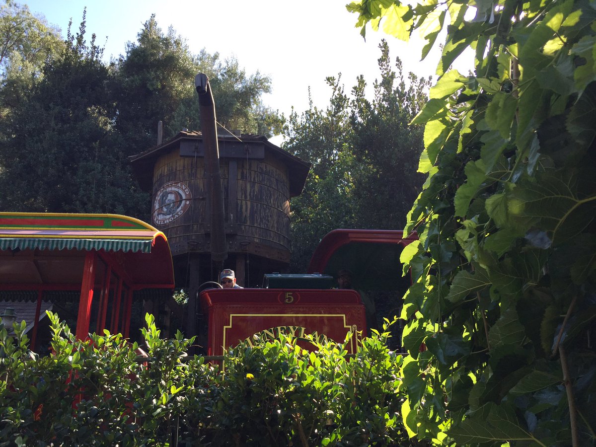 LaurasMiscMovie's tweet photo. The Ward Kimball taking water before our Grand Circle Tour narrated by @BobJolesVO #ReturnoftheClassics #Disneyland #DisneylandRailroad https://t.co/S7F5l2iR5u