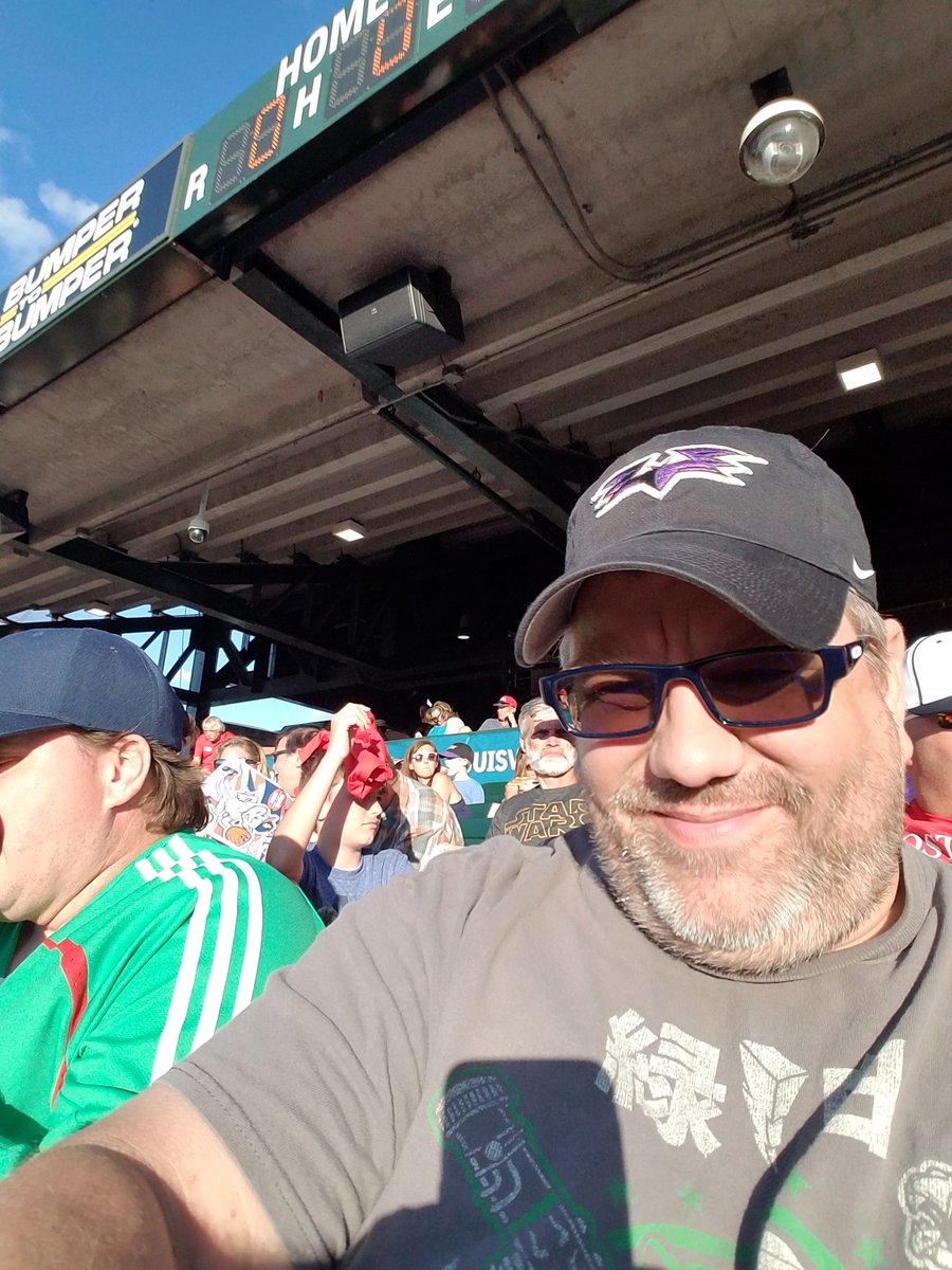 wartoadd's tweet photo. #batsstarwars https://t.co/QqoXgVl5Uh