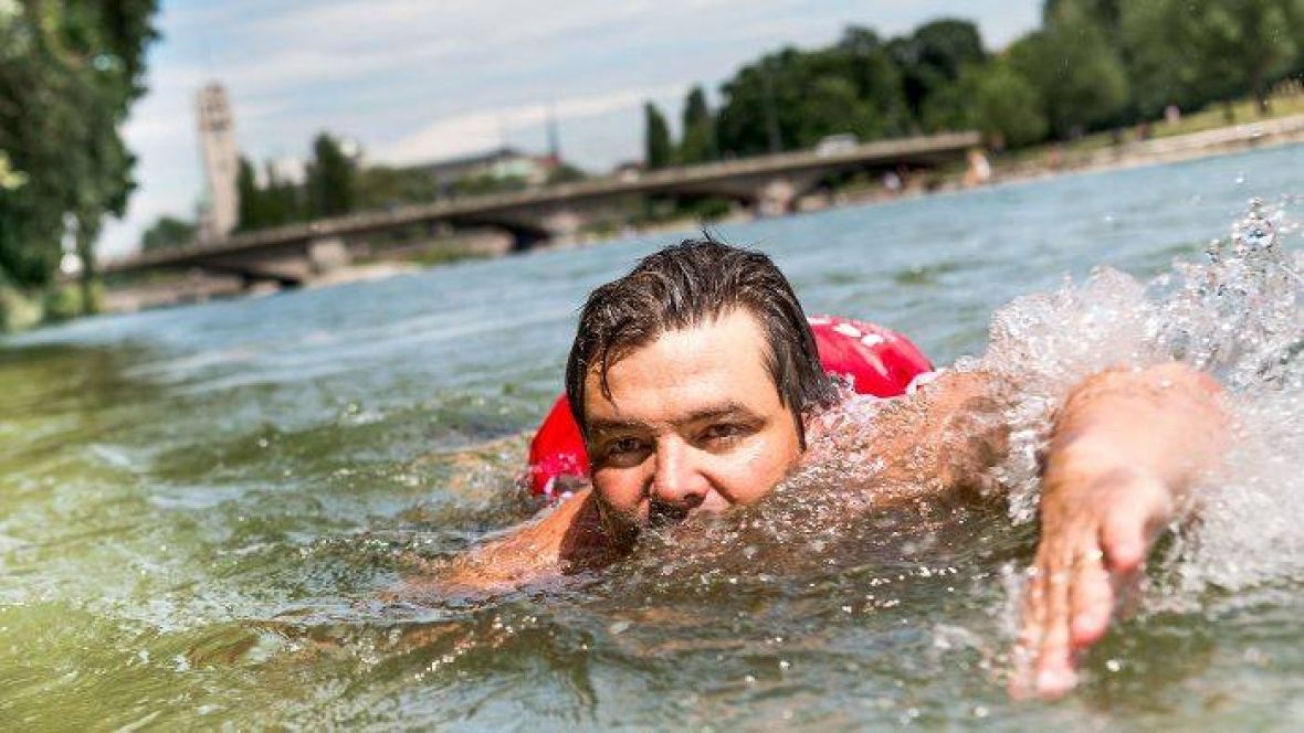 CBCNews's tweet photo. Fed up with his commute, Munich man now swims to work every day https://t.co/egZrK89CtG https://t.co/IrcKFIkBCE