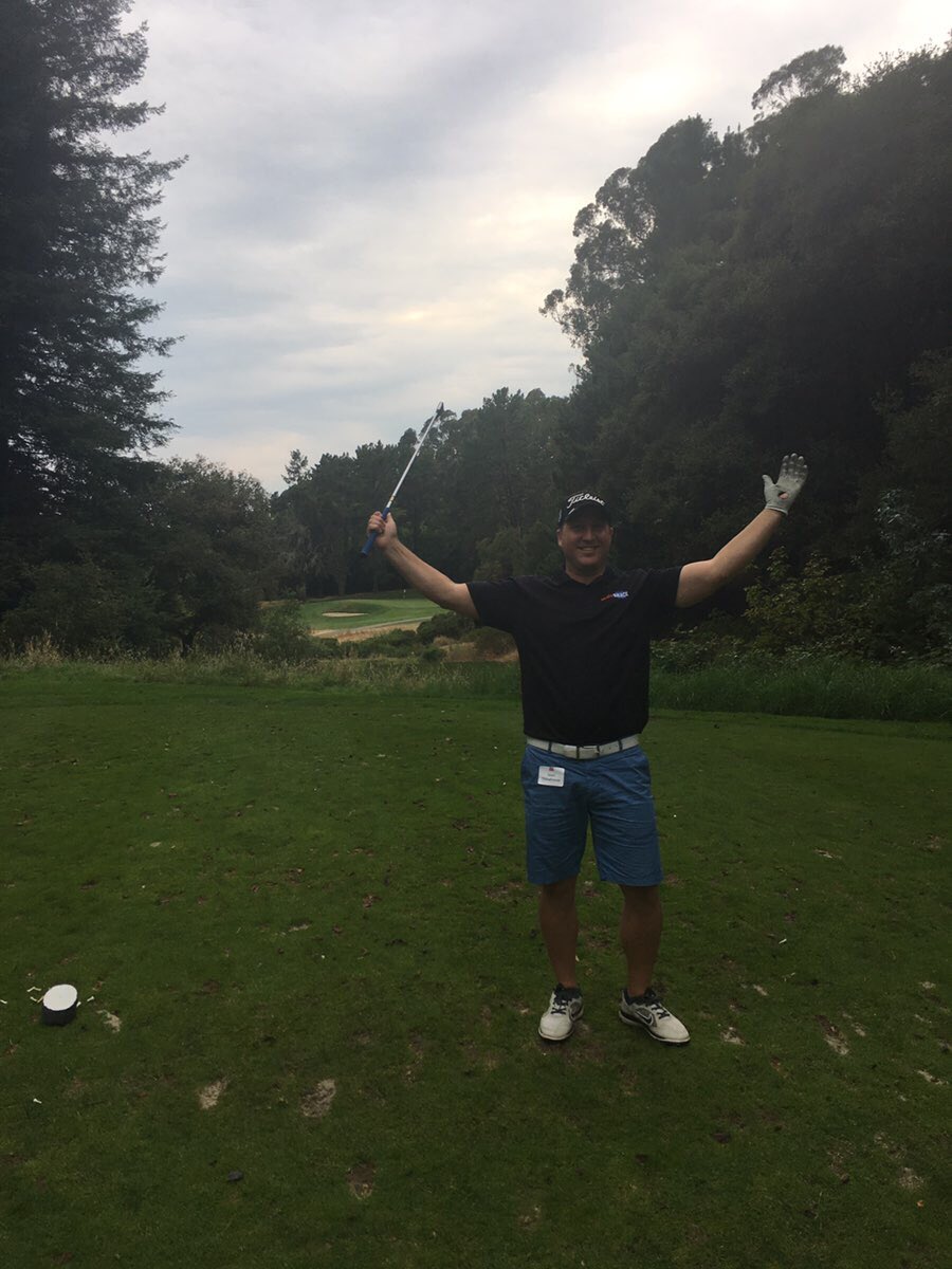 ZachThompsonX's tweet photo. Sean Stonehouse getting a hole in one today at the Alameda Trial Lawyer Association! #MediaSmack #ATLA #HoleNOne #Ace #LegalMarketing https://t.co/VnV4yuk95s
