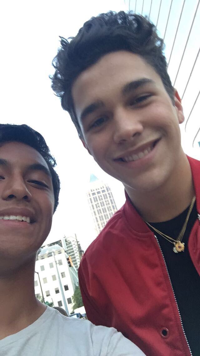 jaju27777's tweet photo. #COTNMusicVidOutNow #FMPYTour
#CreaturesOfTheNight proud of this dude🤙🏼🤙🏼 @AustinMahone https://t.co/EwH3YDefL5