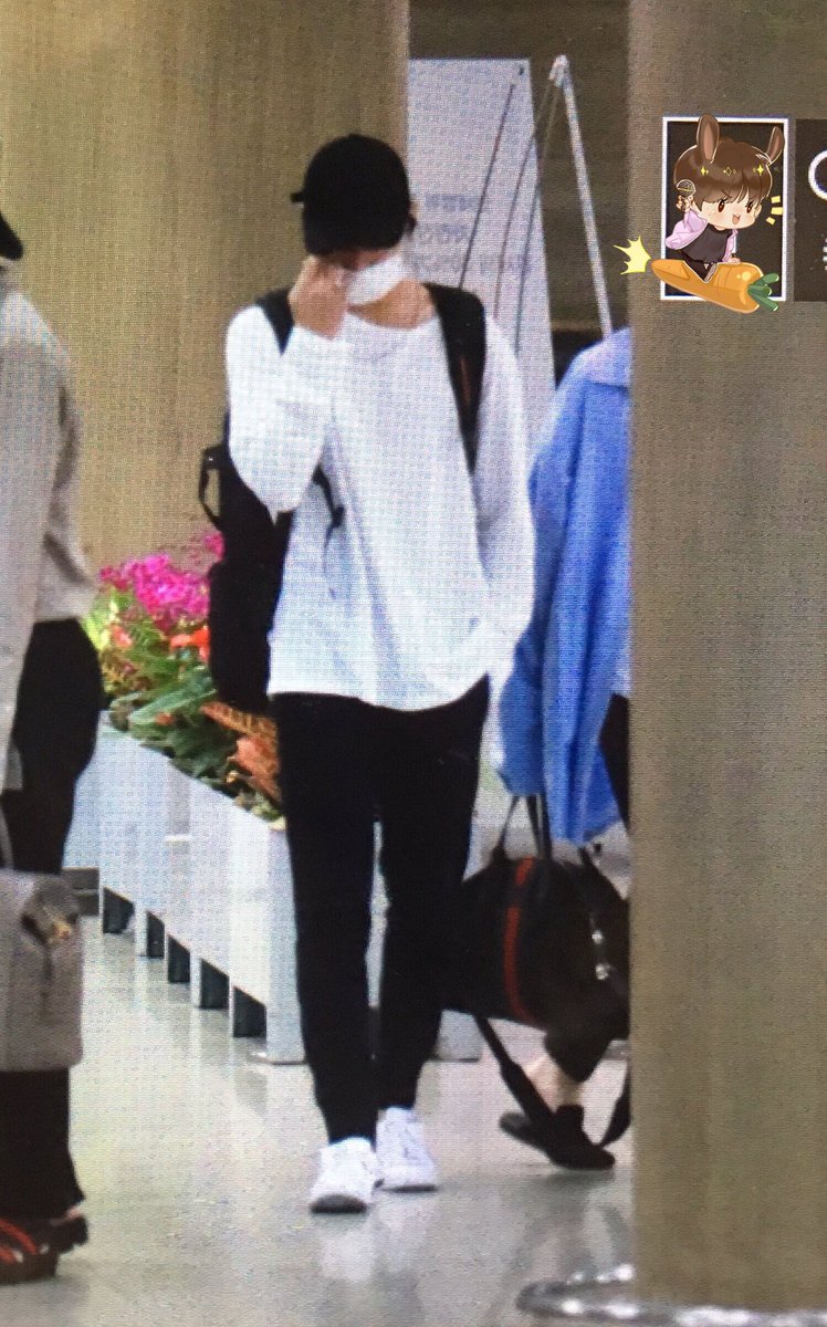 Candyhouse_0901's tweet photo. 170805 인천 입국 

#방탄소년단 #전정국 #정국 #JUNGKOOK #JK #노츄 
@BTS_twt https://t.co/DkHLeMURGB