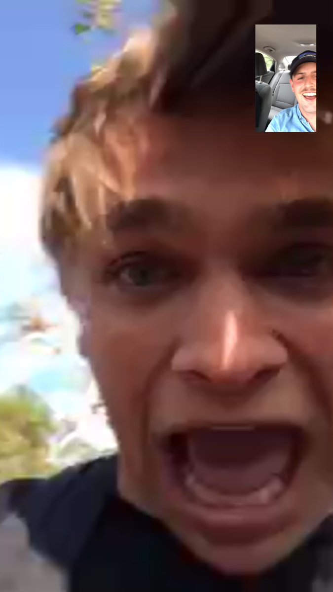 tysontav's tweet photo. Palmer: "hey FaceTime me I'm in a mosh pit at warped tour."

Me: "um ok"

.... https://t.co/1BW5xTbsae