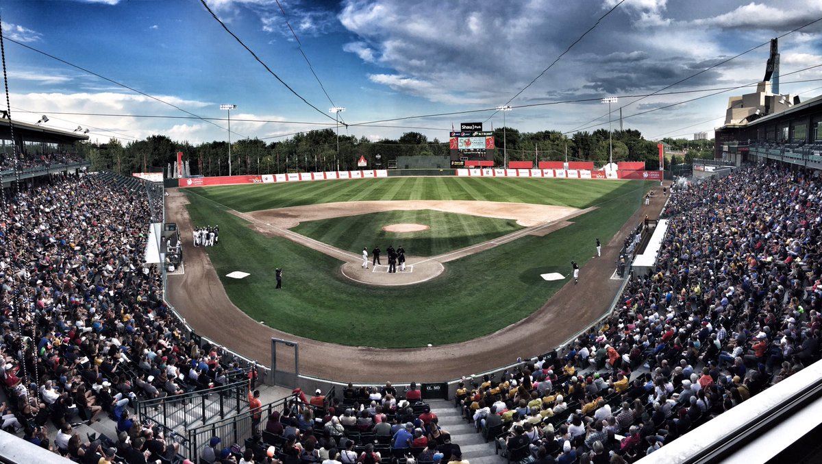 Shaw Park is jammed! #CGBaseball⚾️  gold medal contest is coming up! 🔥🔥🔥 #JCG2017