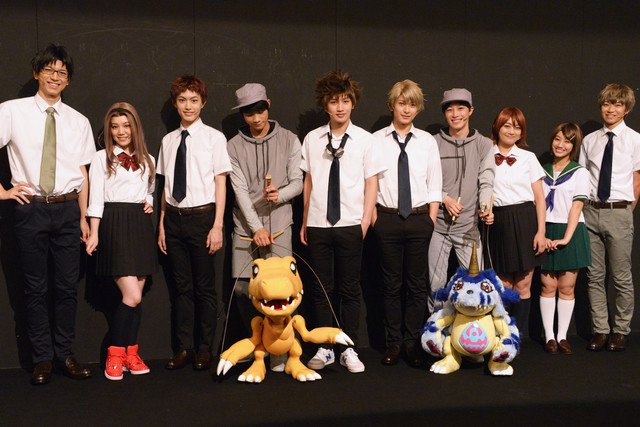 stage_natalie's tweet photo. 「デジモン」開幕、松本岳・橋本祥平ら選ばれし子どもたちが舞台上で“超進化” https://t.co/MOAb241arE https://t.co/UJi2ink8PG