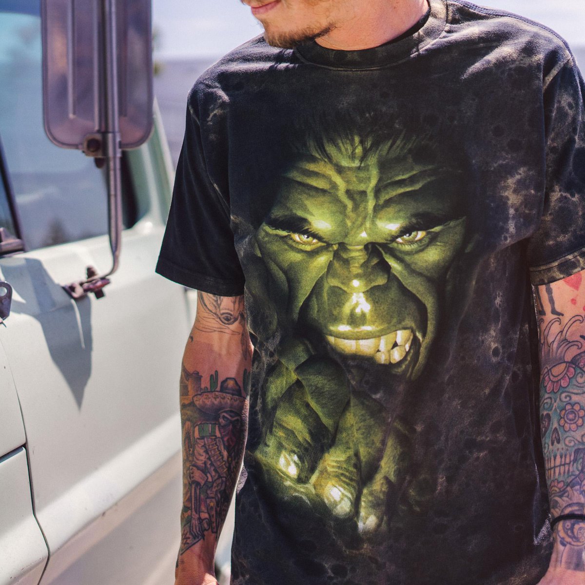 SMASH! 💥 Get a free Alex Ross button pack with the purchase of any Alex Ross tee in stores! hottopic.me/hzuF2Q #marvel #hulk #alexross