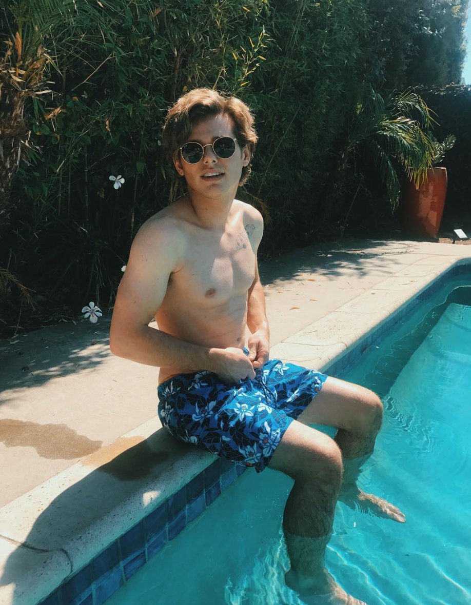 love is so good when
      love is young ♡