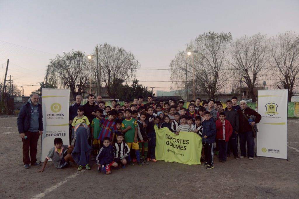 crisqui80's tweet photo. Chicos felices, Papas acompañando, sacerdotes y público contentos. Todo muy lindo en la Copa 3 Iglesias. #QuilmesDeportes no paramos!! https://t.co/qYUwnYymsb