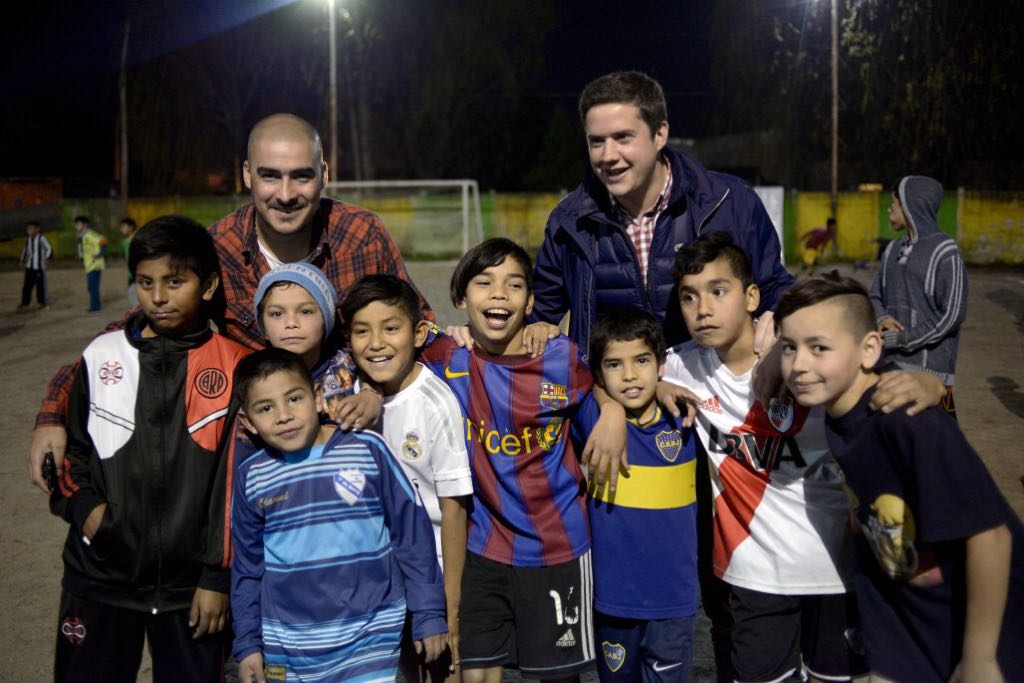 crisqui80's tweet photo. Chicos felices, Papas acompañando, sacerdotes y público contentos. Todo muy lindo en la Copa 3 Iglesias. #QuilmesDeportes no paramos!! https://t.co/qYUwnYymsb