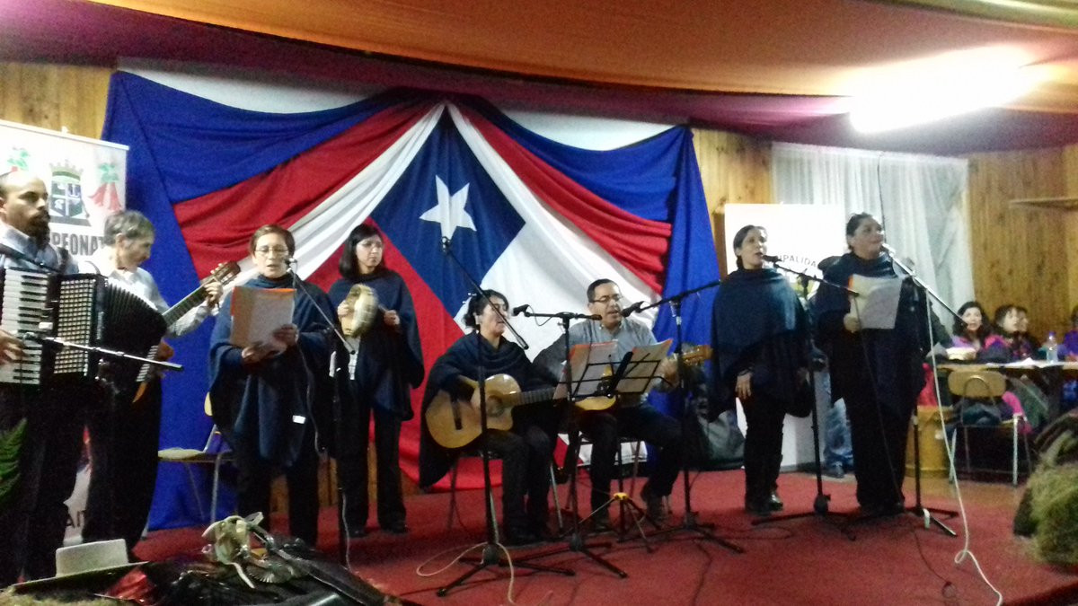 HospitalChaiten's tweet photo. Conjunto Hospitalario #vocesdelyelcho ameniza 1° camp. Cueca de Adulto Mayor en #Chaitén. @SSDelReloncavi @SoyChaiten @ministeriosalud https://t.co/CSqP51yrmS