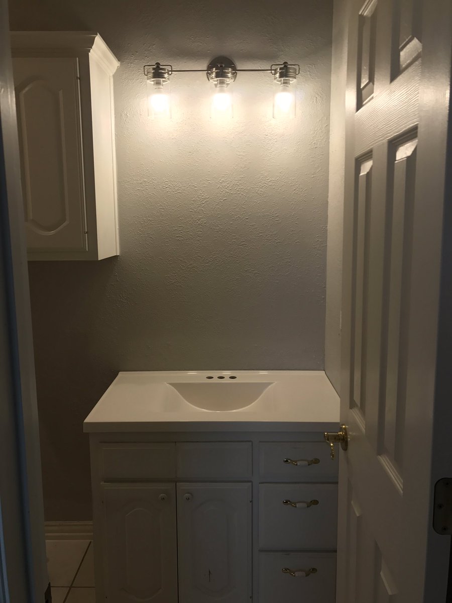 creativevilla94's tweet photo. Progress being made in Bath #2 #bath #home design. Sure it's simple, but you can only get so much per sq ft #RealEstate #neednewknobs https://t.co/Y3C6M61MYJ