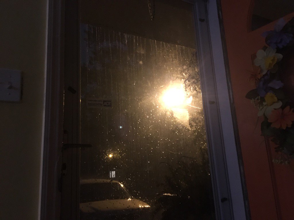 jbird9400's tweet photo. @TimMillerSC @VonGaskin good rain in manning sc https://t.co/lRAN95zLGc