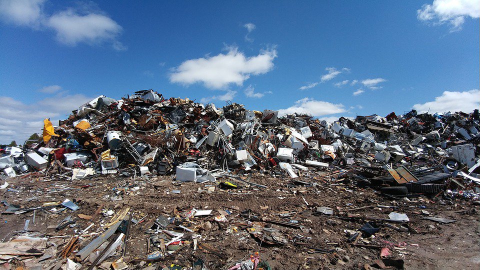 Electronic waste only represents about 2% of the trash in American landfills, but it makes up 70% of the overall toxic waste! #ewaste