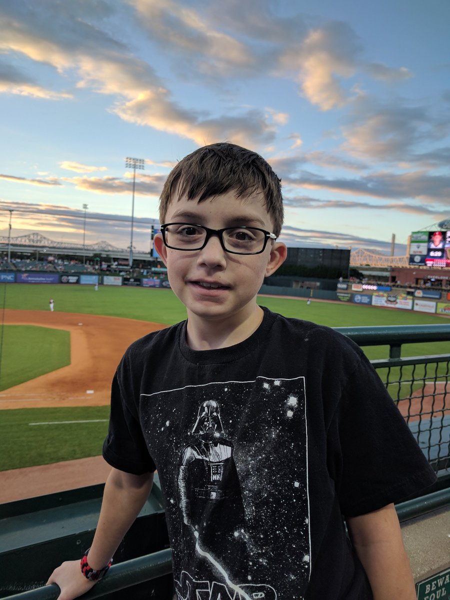 brando_fuze502's tweet photo. @LouisvilleBats #BATSSTARWARS https://t.co/Vw6wYsvu1E