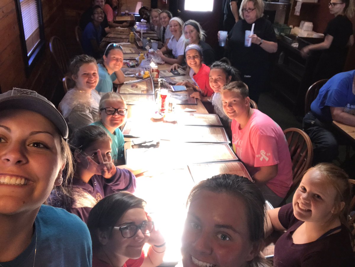 beltonsoftball's tweet photo. A team that sticks together, wins together-a 10 yr tradition still going strong #proud2bpirates #familycabin #breakfastafterpractice https://t.co/ZrCBV62NRx