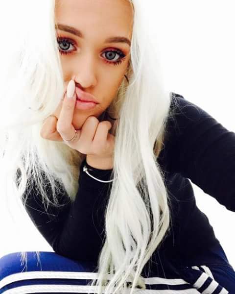 Happy 19th birthday beautiful Lottie Tomlinson    