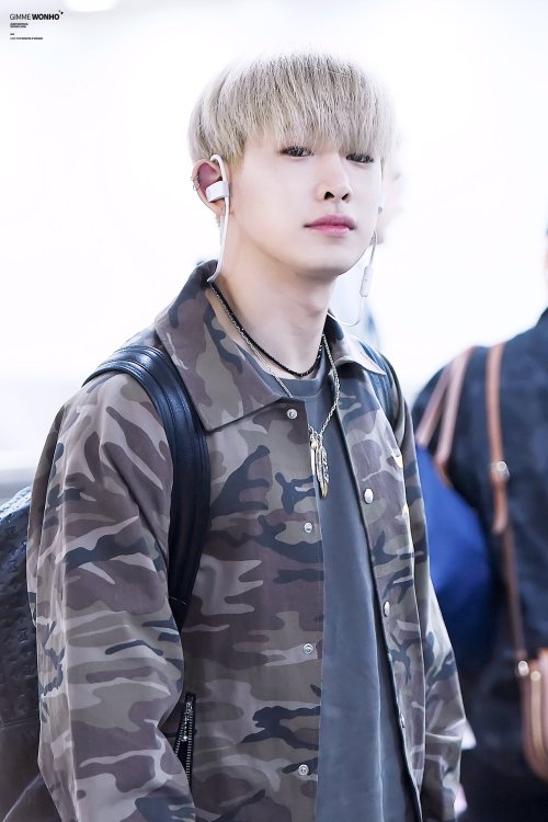 Solarismxo's tweet photo. Why is this little baby so cute ):
Cr. to the original owners.
- Wonho @ airport
#Wonho #MONSTAXWonho #MONSTAXbias https://t.co/3ypTHu5p9n