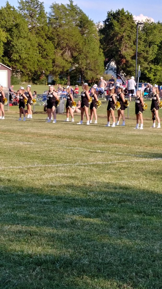 CHMFootball's tweet photo. Thanks @CougarCheer17 for cheering at our inaugural Gold vs. White game @chmscougars Going 2 b a great year
#we2gether
#cougarskeepwinning https://t.co/gqU2Qo4QlN