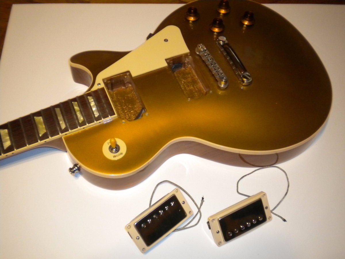 MatthewAJohnson's tweet photo. Installing some new pickups in my LP tonight. #Gibson #GibsonLesPaul #LesPaul #Guitar #GoldTop #PAFs #Creamtone #Guitarist https://t.co/ZRcmTJaAvs