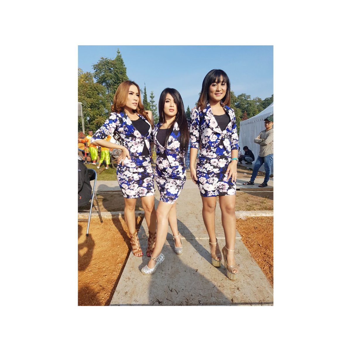 ceyiSLY's tweet photo. Yg tengah yg paling cantikk DILA DA3 AT KARNAVAL INBOX https://t.co/oDMvDieYcJ