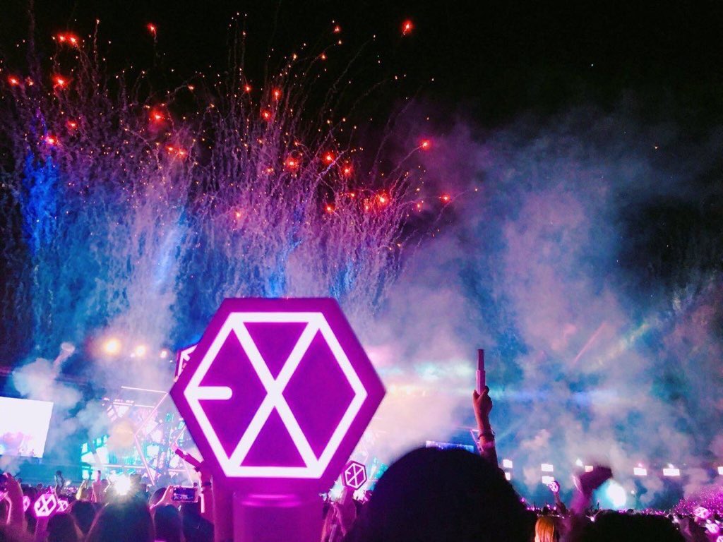 oppakongnu's tweet photo. เป็น 3 ปีที่มีความสุขที่สุด อยู่ด้วยกันแบบนี้ไปนานๆนะ:) WE ARE ONE!!!❤️
#HappyEXOLDay https://t.co/SeCebl7QGR