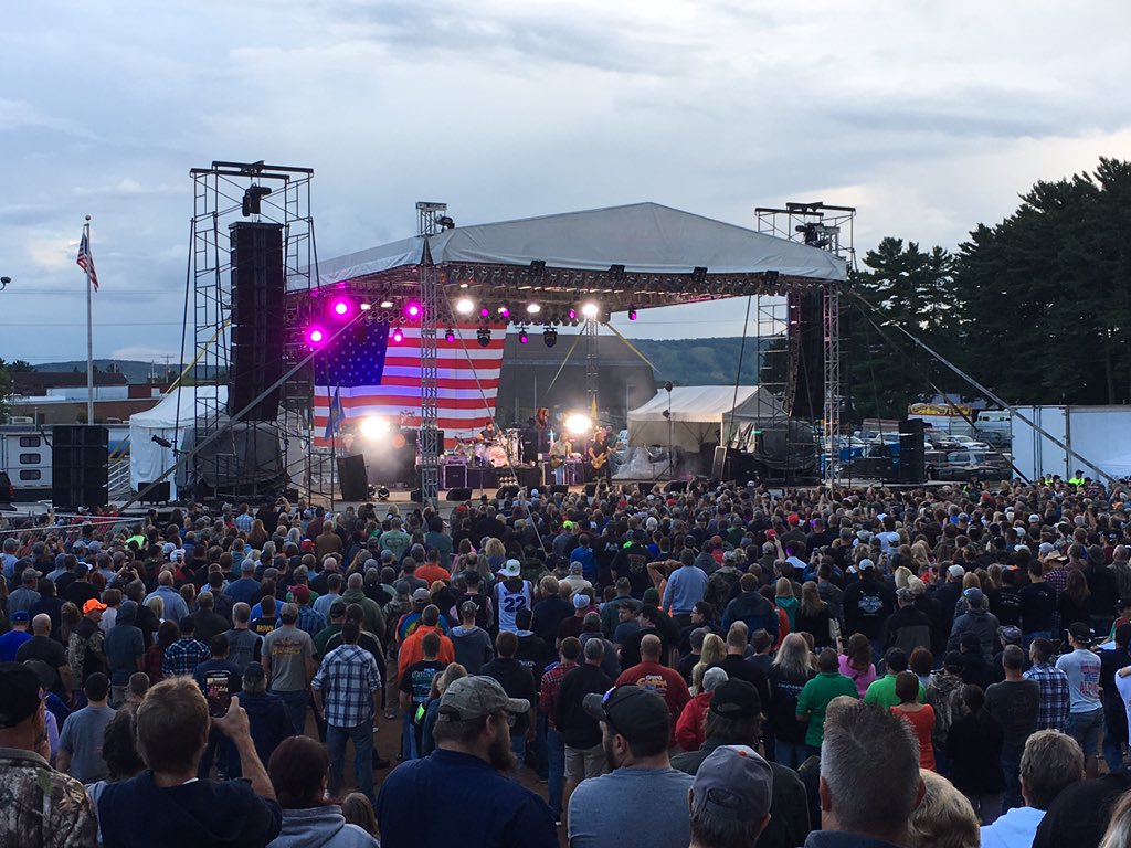 MariaPearlman_'s tweet image. The Motor City Madman is here! @TedNugent takes the stage at @WisconsinValley. That story tonight on @wsaw at 10.