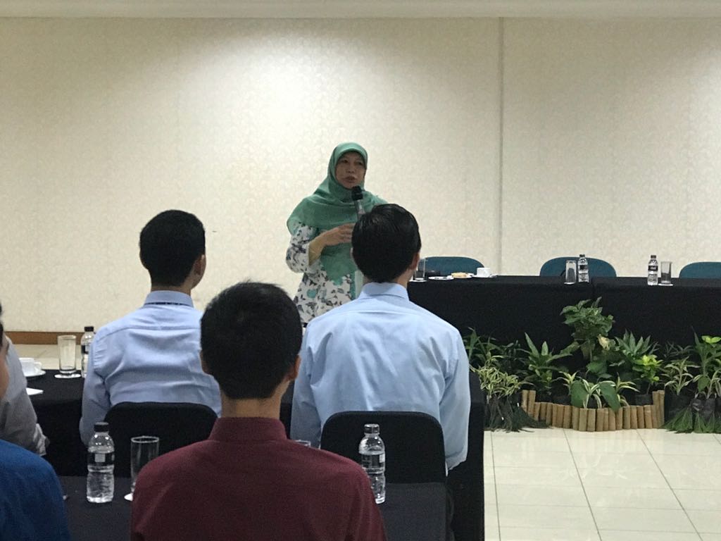 kngdadang's tweet photo. Bunda @bundaelly16 memberikan pembekalan kepada Finalis @abgmpokdepok 2017. Htl Bumi Wiyata. @IdrisAShomad @pemkotdepok @depokita https://t.co/iJKlDvjY0t