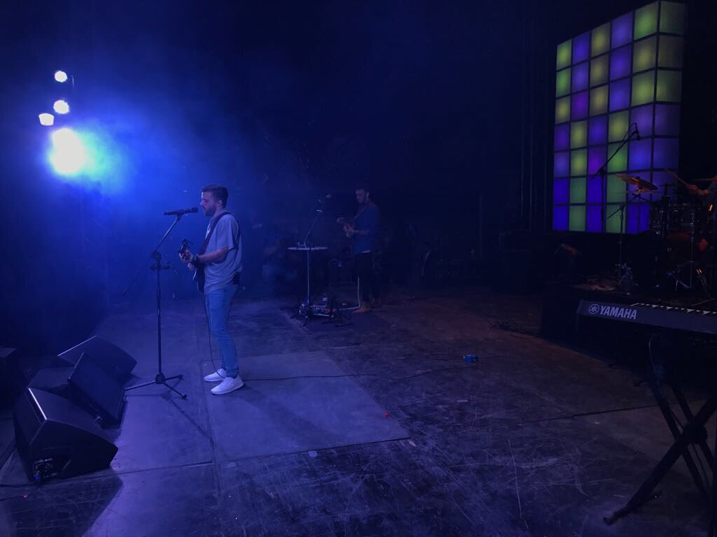 JovenesCompaz's tweet photo. Quien rompe el poder del pecado, Tú amor es fuerte y poderoso, Él Rey de gloria, Él de majestad. 👑
#Apolos17
@EvanCraft https://t.co/sYeSgHSJZ7