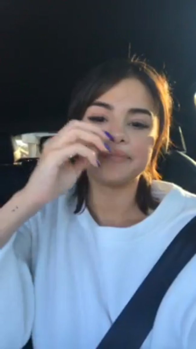 GomezSource's tweet photo. Selena via Instagram LIVE https://t.co/qmhEmHd0wc