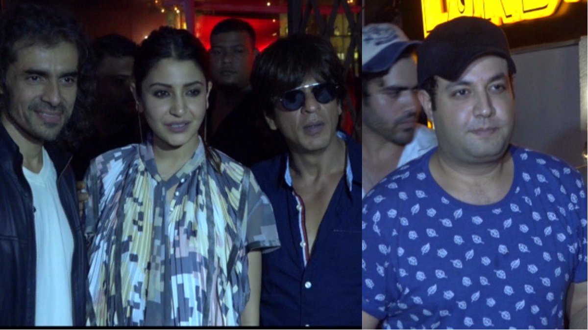 BollywoodH's tweet photo. Video : #ShahRukhKhan, #ImtiazAli &amp; #AnushkaSharma Spotted At #LordOfTheDrinks

https://t.co/cFx9JnS8nt https://t.co/YWAs7YaODR