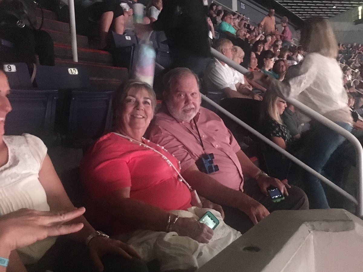 dbwatts11's tweet photo. Getting ready for Neil Diamond with Mom and Dad. #tweetcaroline https://t.co/ElvjqvVrgt