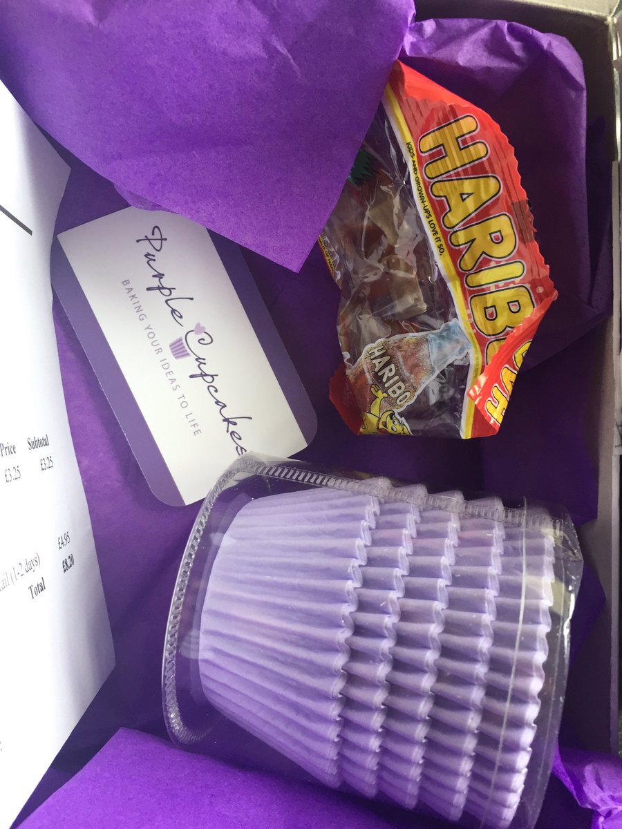vickispongecake's tweet photo. Ordered some cupcake cases and this is how the came! I felt like it was my birthday 😍 https://t.co/CZHnvXuTO8