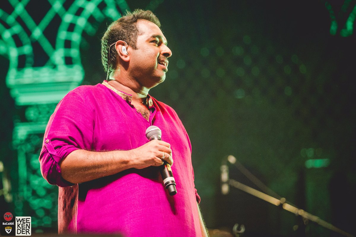 district_india's tweet photo. Breathless watching @Shankar_Live: @mcmmlive singing Breathless twice😅 #Bacardi @NH7 Weekender. Tix: https://t.co/UfT36DffvL. https://t.co/JVZR2ZhmMd