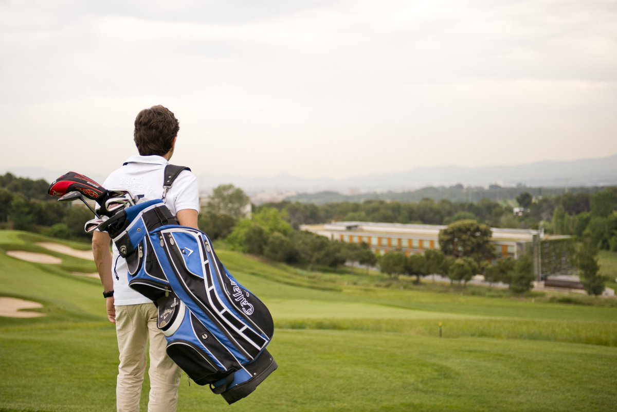 El Real Club de Golf El Prat está integrado en el entorno del hotel y es ideal para los amantes de este deporte: ow.ly/8rGF30dXahN